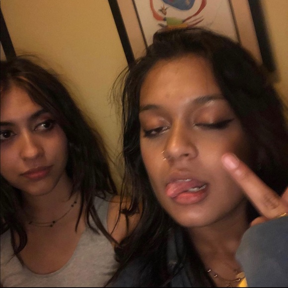 Meet your Posher, Rhea - Picture 1 of 1